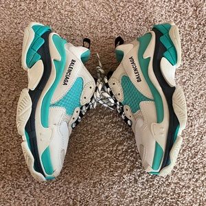 Balenciaga turquoise triple S size 35/5 in womens